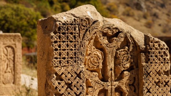 khatchkar armenie caucase cross-stone-1803153_1920