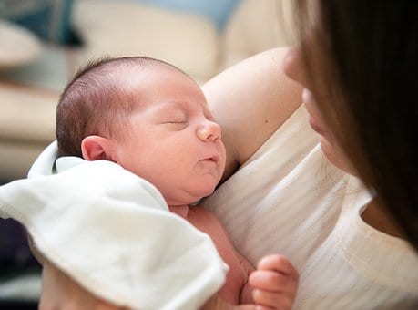 Psychologie – L’attachement : Approche historique et analytique des premiers liens