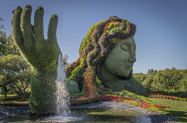 Photo de sculpture végétale à Montréal