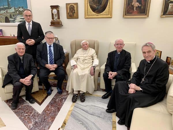 Décès du pape Benoît XVI : hommage et mémoire
